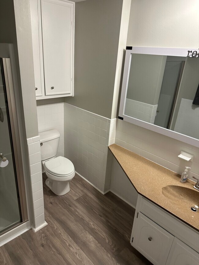 Building Photo - 203 20th Ave N