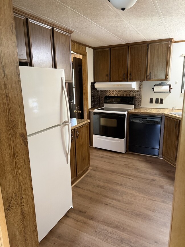 Building Photo - 20232 NC-138