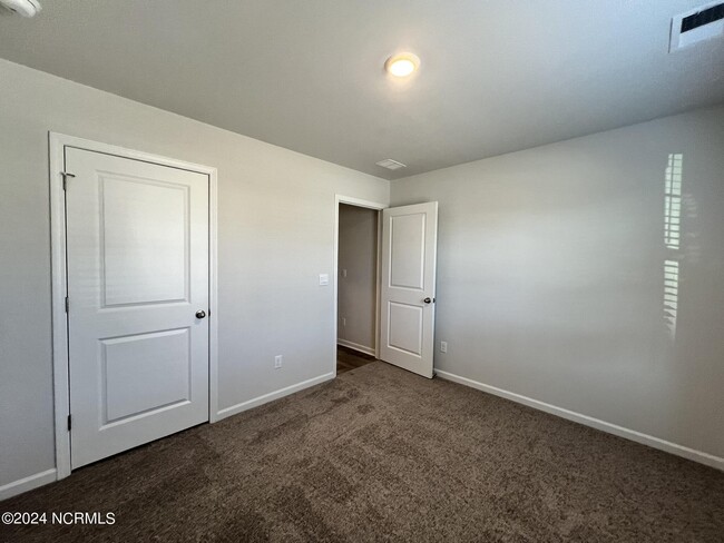 Building Photo - 8219 E Highcroft Dr NE