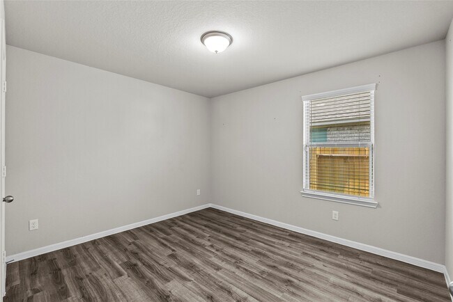 Building Photo - 4302 Fenwick Rd