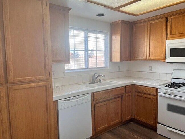 Building Photo - 3 Bedroom, 1 Bath Home with attached 2 car garage