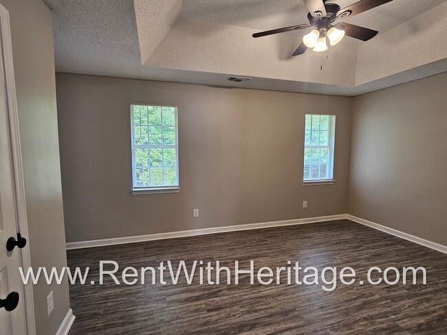 Building Photo - Gorgeous 5 bedroom/ 3 bath/ Upgrades Galor...
