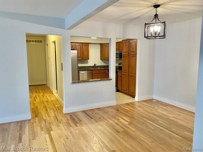 Building Photo - 1115 N Old Woodward Ave