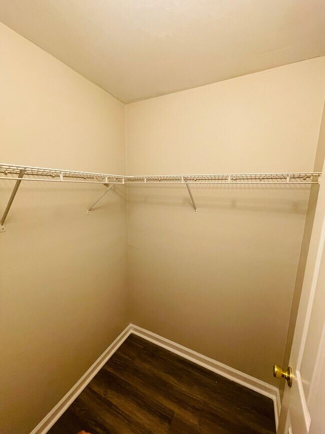 Building Photo - Townhouse off Hartsfield Road-$500 off first months rent!