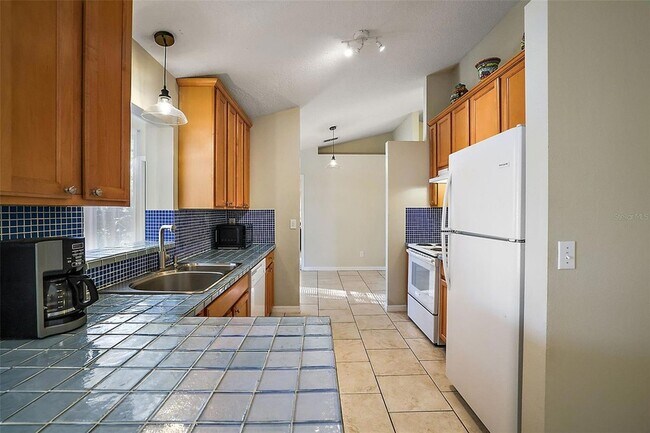 Building Photo - 1020 High Ridge Ct