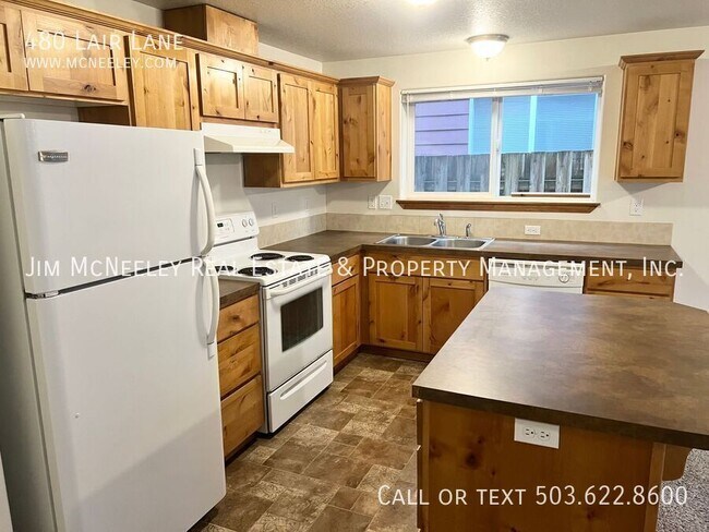 Building Photo - 480 Lair Ln
