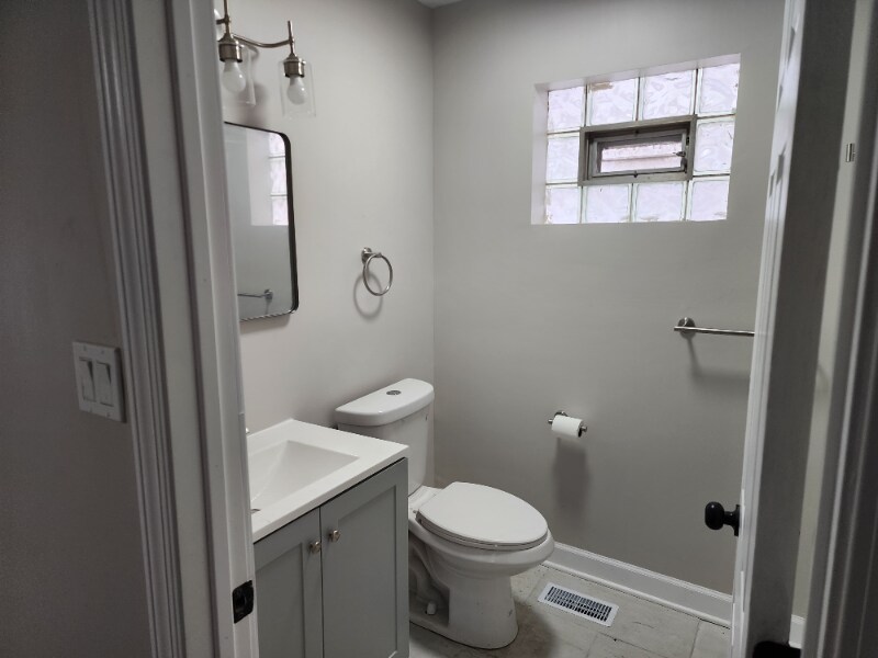 Building Photo - 11361 S May St