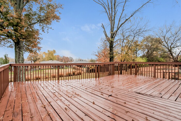 Building Photo - 803 Serben Dr