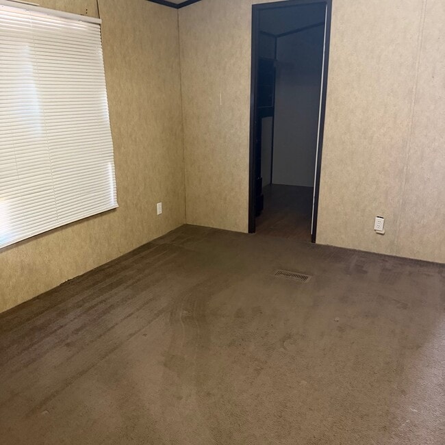 Building Photo - 815 W 40th St