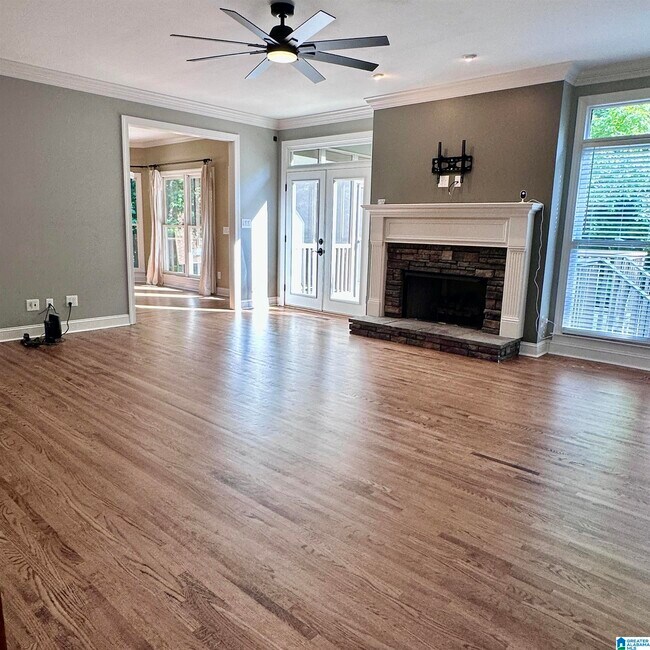 Building Photo - 5982 Valley Way