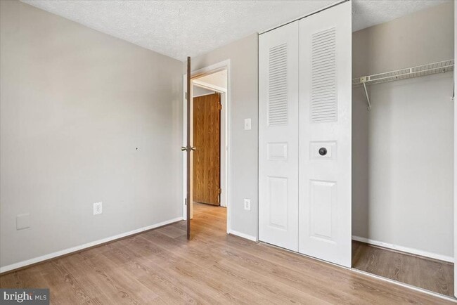 Building Photo - 5913 Spruce Run Ct