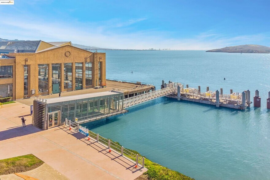 Building Photo - 21 Bayside Ct