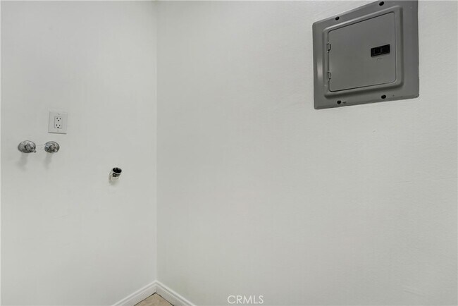 Building Photo - 10861 Moorpark St