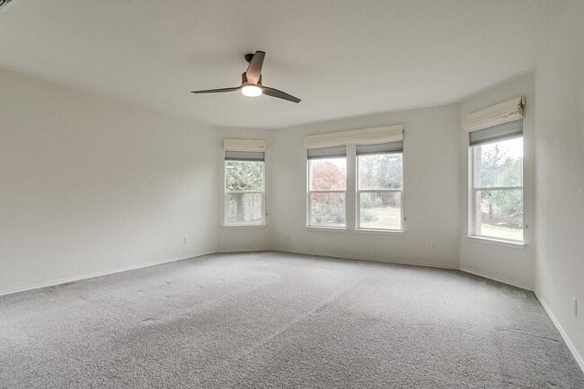 Building Photo - 624 Kolbo Dr