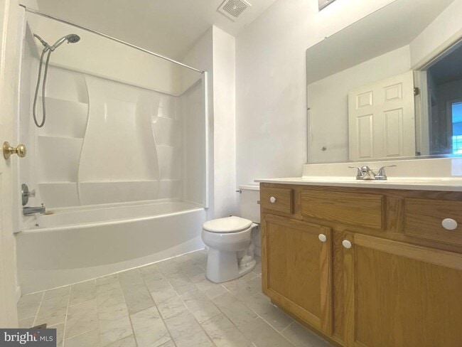 Building Photo - 234 Larkspur Ln