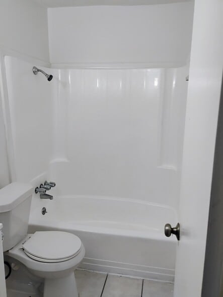 Building Photo - 832 Holt Dr