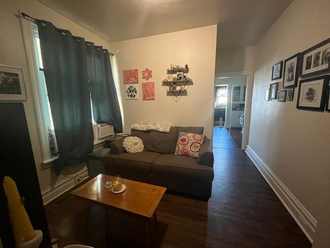 Building Photo - 404 4th St