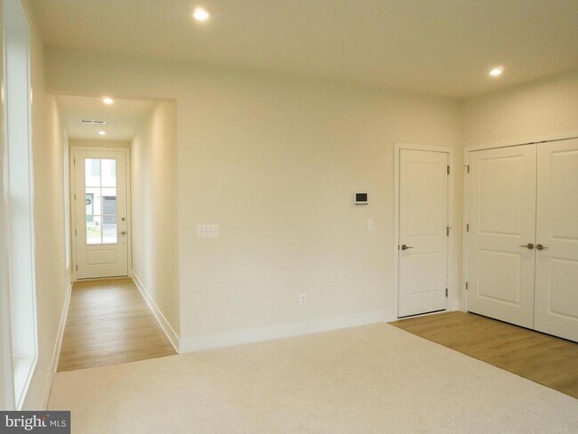 Building Photo - 120 Galaxy Pl