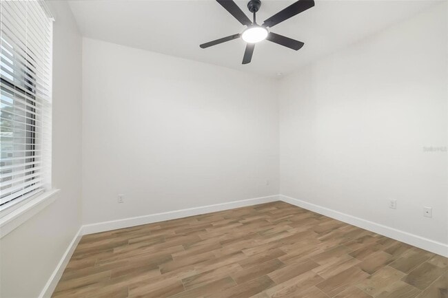 Building Photo - 118 Ruby Ave N