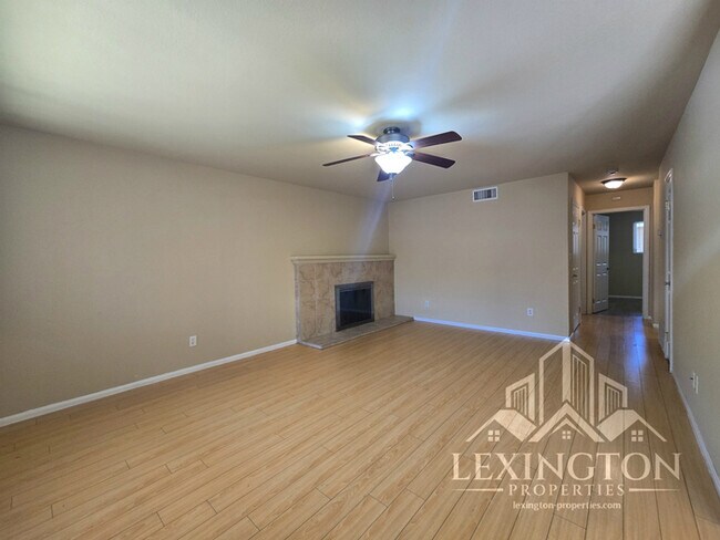 Building Photo - Beautiful, 2BD/1BA, Condo in The Villaggio community, near Madison Ave. and American River College!