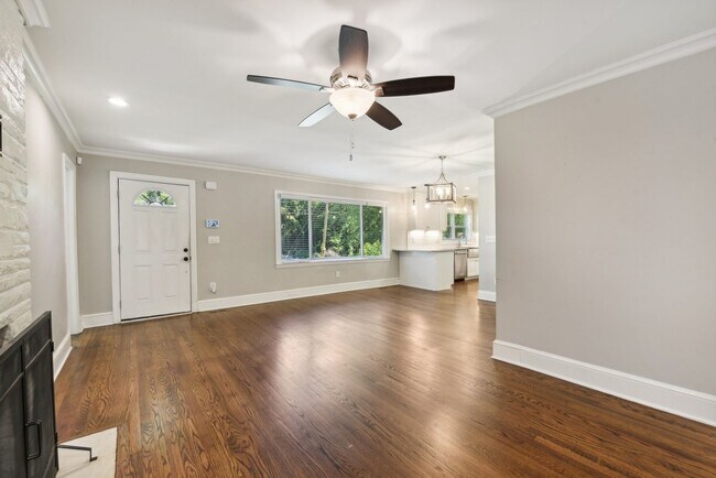 Building Photo - Charming 3BR House in Charlotte