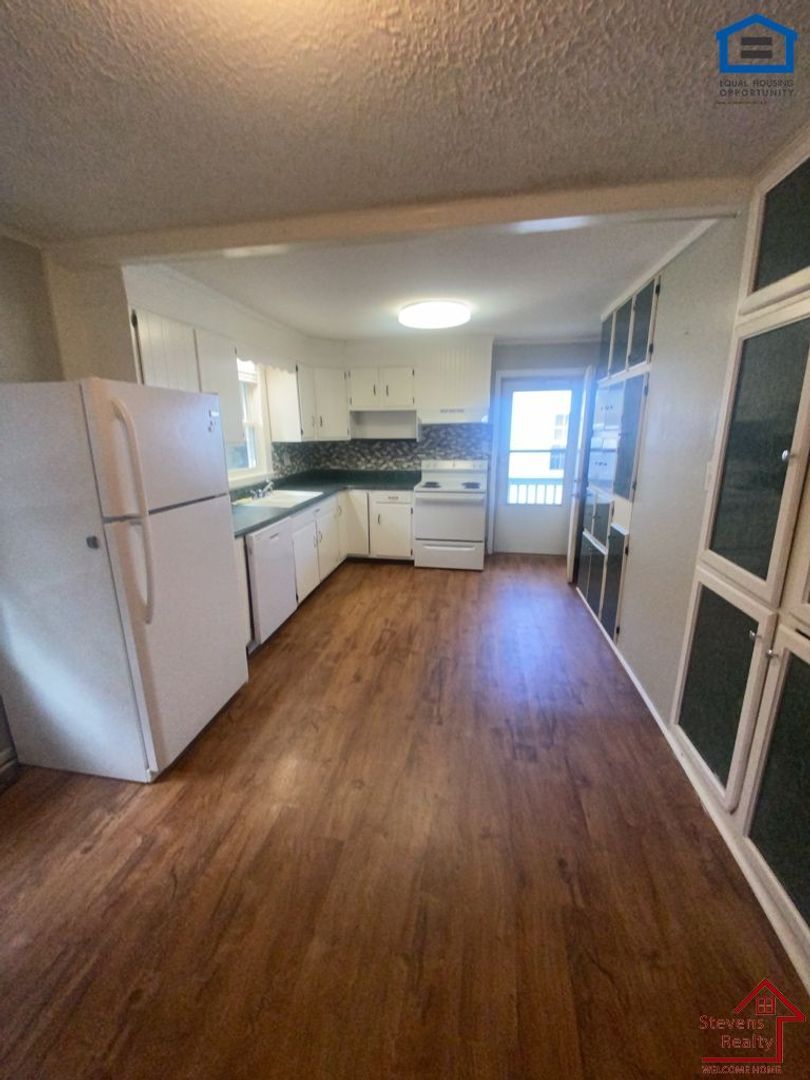 Building Photo - 3427 S Haven Rd