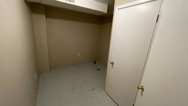 Building Photo - 2261 Springbrook Ct