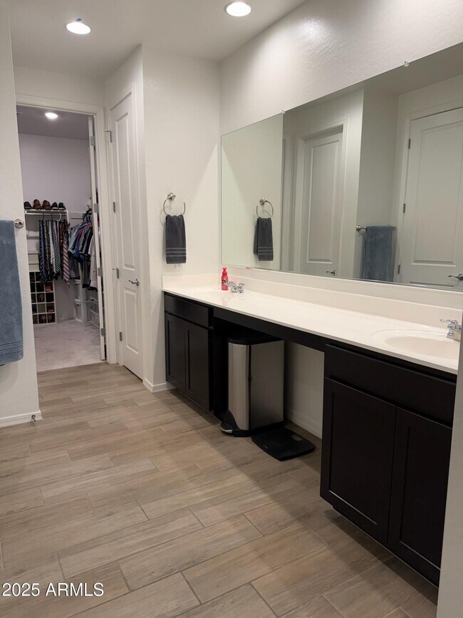 Building Photo - 9313 E Static Ave