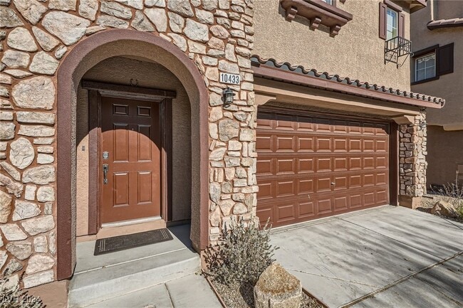 Building Photo - 10433 Badger Ravine St