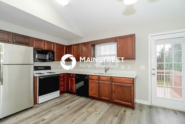 Building Photo - 3 Bedroom Pet-Friendly Home in High Point, NC with Main Street Renewal
