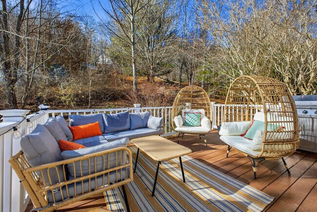 Building Photo - 12 Apple Tree Way