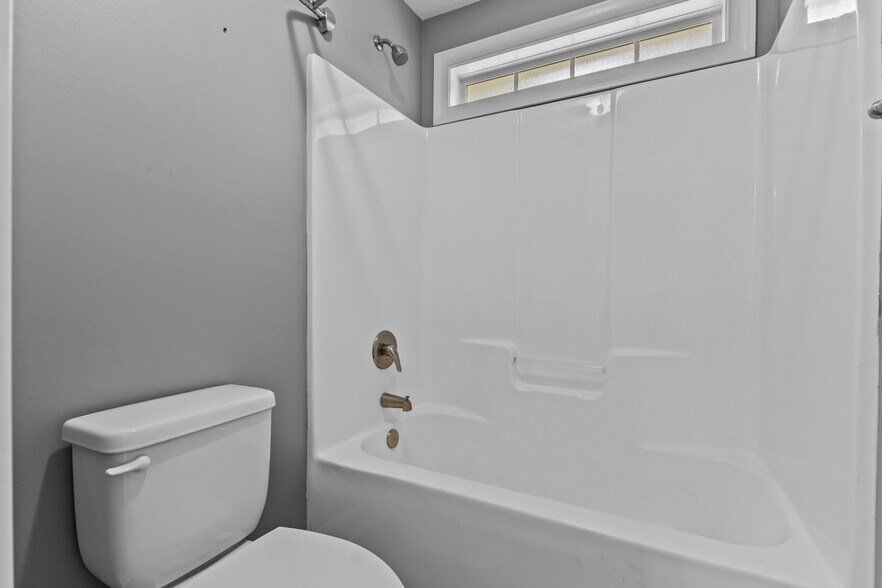 Building Photo - 768 Riverbirch Dr