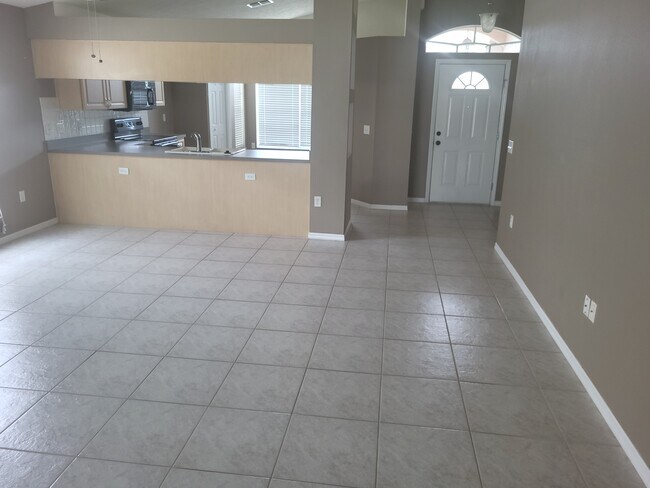 Building Photo - 7916 Floradora Dr