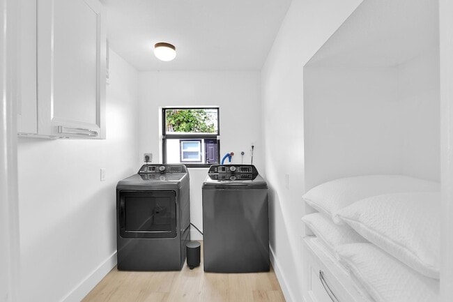 Building Photo - 3210 Palm Dr