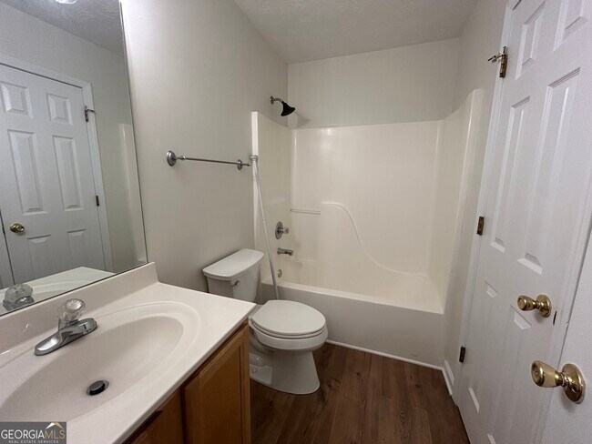 Building Photo - 3051 Kentmere Dr