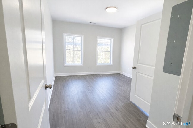 Building Photo - 24 Glen Rd