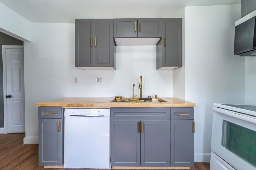 Building Photo - 14 Winter