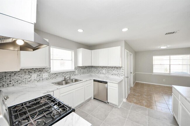 Building Photo - 7911 Pella Dr