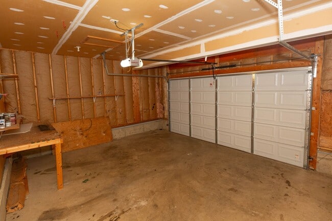 Building Photo - 4 bed, 2.5 bath Single Family Home in Char...