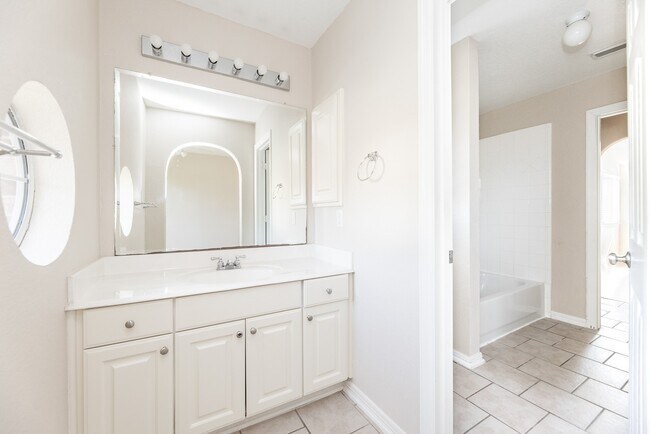 Building Photo - 15435 Stoneridge Park Ln