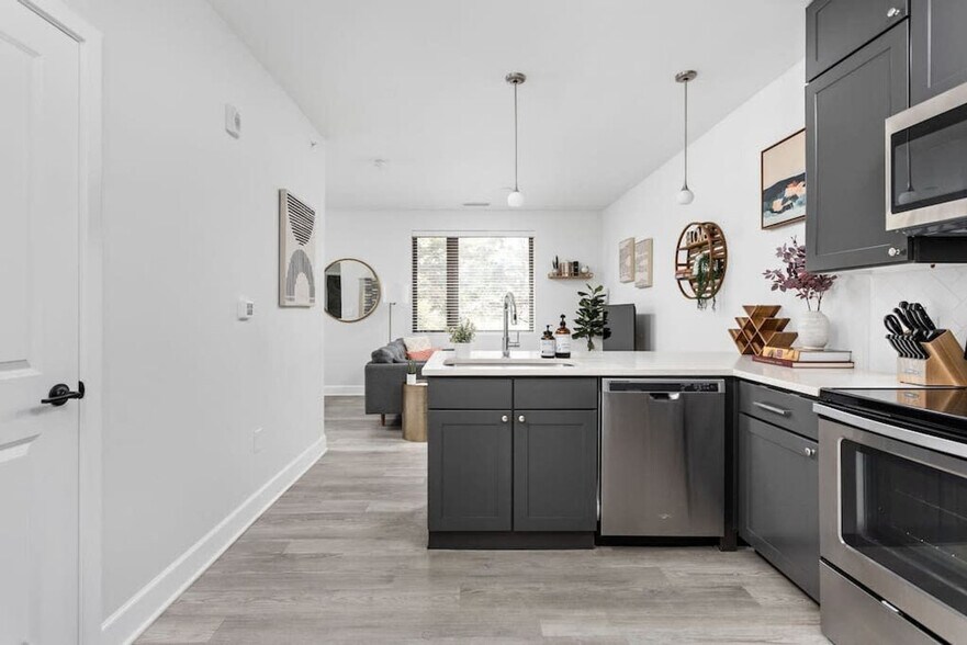 Building Photo - 5858 N College Ave