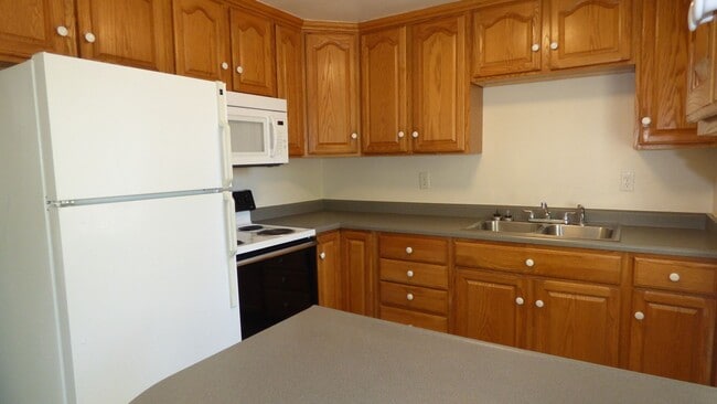 Building Photo - 2 bedroom 1 bathroom Home