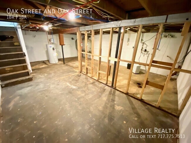 Building Photo - 24 Oak St