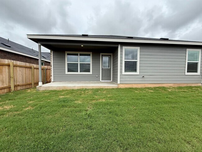 Building Photo - 125 Sormonne Lp