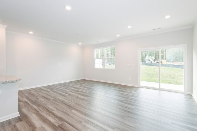 Building Photo - Beautiful 3 Bedroom 2.5 Bathroom Townhome Located in Downton Square, Holly Springs! Available Jul...