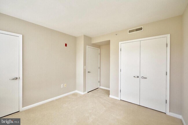 Building Photo - 355 I St SW