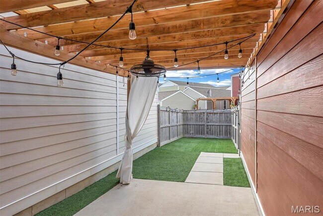 Building Photo - 5044 Arpent St