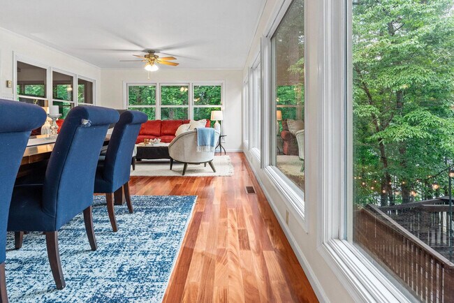 Building Photo - 723 Shorewood Cir