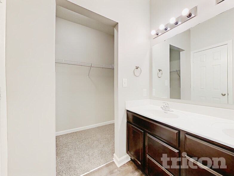 Building Photo - 675 Albermarle Dr