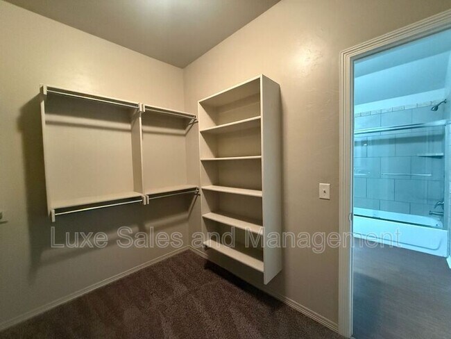 Building Photo - 2408 Alta Vista Ln